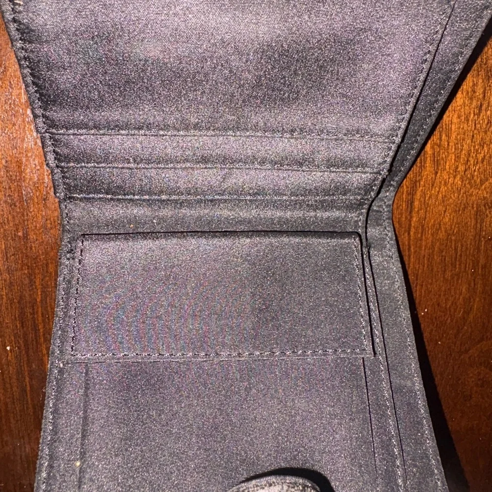 I Love Lucy Floral Wallet - Picture 3 of 7